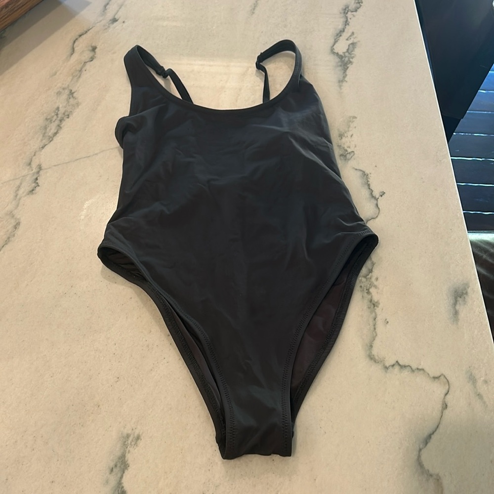 SKIMS signature swim scoop neck one piece size M color onyx